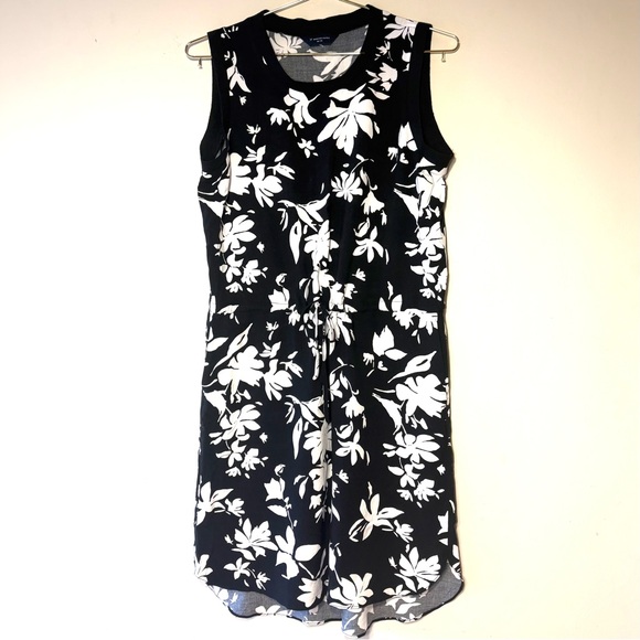 Denver Hayes Dresses & Skirts - Denver Hayes Black and White Floral Midi Dress, Sz M, drawstring plus pockets